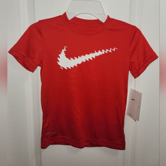 Nike Red Short Sleeve Tee Pixelated Swoosh - Picture 1 of 5
